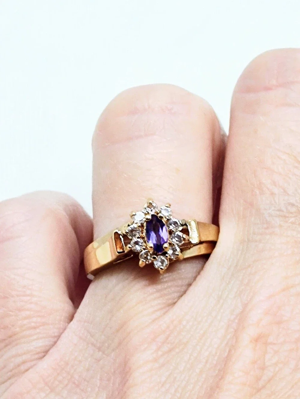 Elegant Size 7 Women's Gold Ring With Purple And Small Crystal Stones